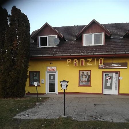 塔塔 黑猫旅馆酒店 外观 照片