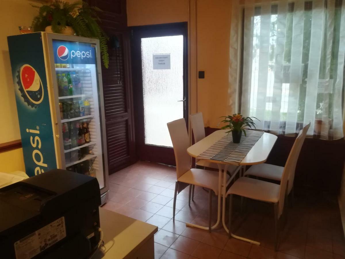 塔塔 黑猫旅馆酒店 外观 照片